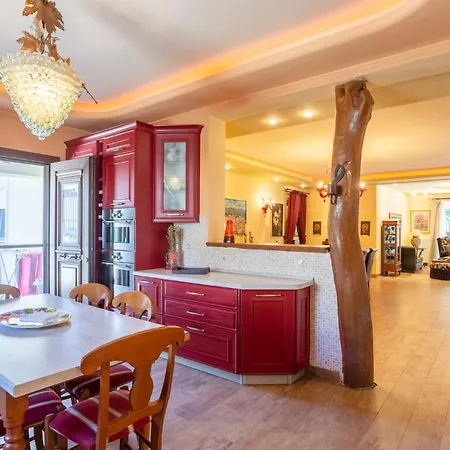 Art House *